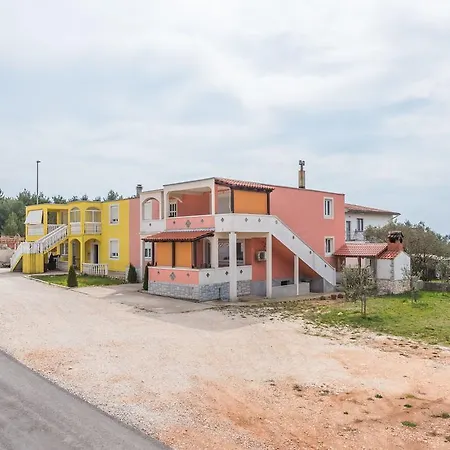 Apartman Vanessa בית הארחה ביבינייה